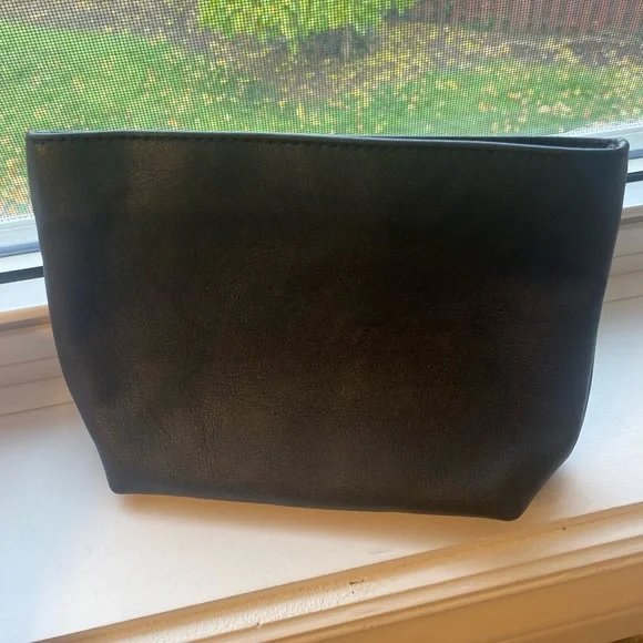 Universal Thread Cosmetic Bag - Picture 2 of 4